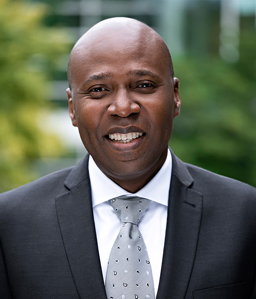 Photo de Francis Mensah, vice-président, Finances et Administration et chef de la direction financière. Photo de Francis Mensah, vice-président, Finances et Administration et chef de la direction financière.