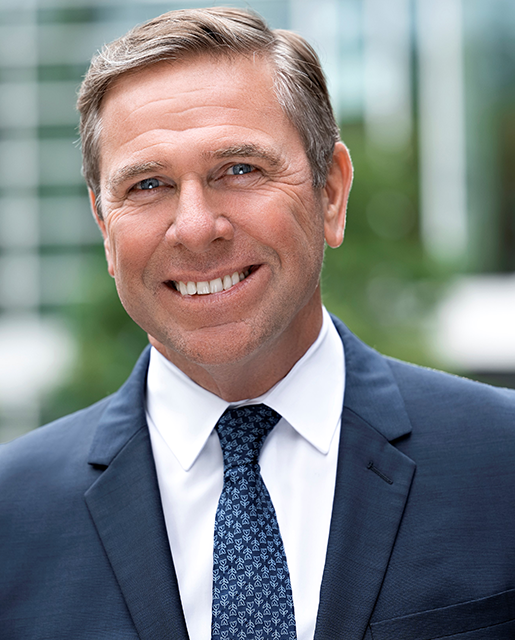 Photo de Tom Froggatt, dirigeant commercial principal. Photo de Tom Froggatt, dirigeant commercial principal.