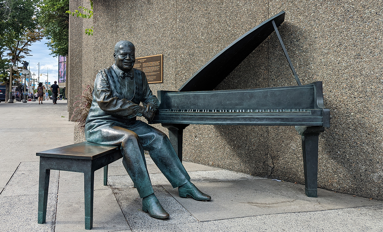 image Oscar Peterson statue outside the national Arts Centre in Ottawa, Ontario