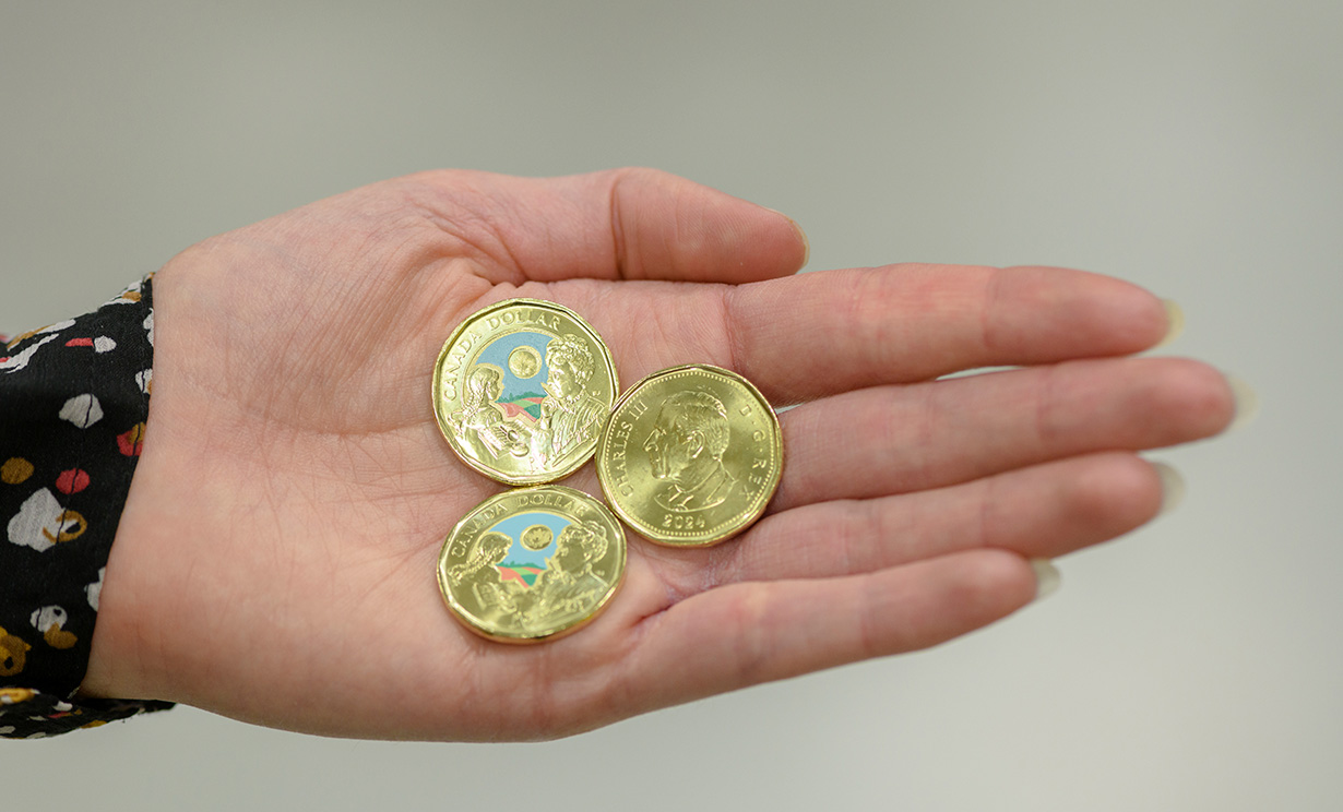 image L. M. Montgomery commemorative circulation coin in hand